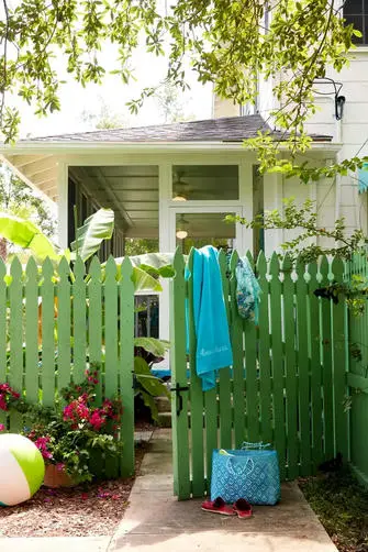 Here Are 20 Ideas for Backyard Fences That Can Be Customized to Suit Various Spaces
