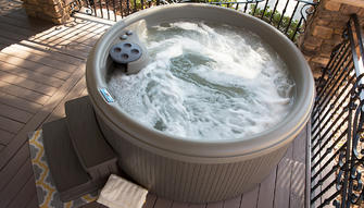 8 Reasons Are Good For You to Use a Hot Tub