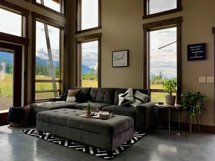 Log cabin living room
