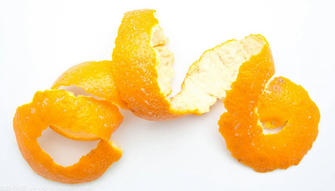 7 Surprising Ways to Uses Citrus Peels You’re About to Toss
